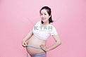 健康孕妈咪孕妈咪妈妈孕味照三胎摄影图配图