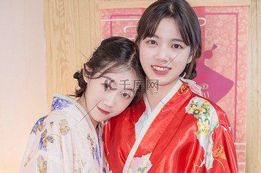 姐妹居家闺蜜写真和服摄影图配图