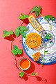 餐饮美食中秋节月饼月饼切片团圆摄影图配图