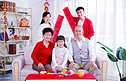 过年家庭合影人像春节传统节日摄影图配图