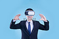 人像VR眼镜科技职场商务摄影图配图