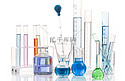 有色的试剂的各种各样的实验室烧瓶，移液器