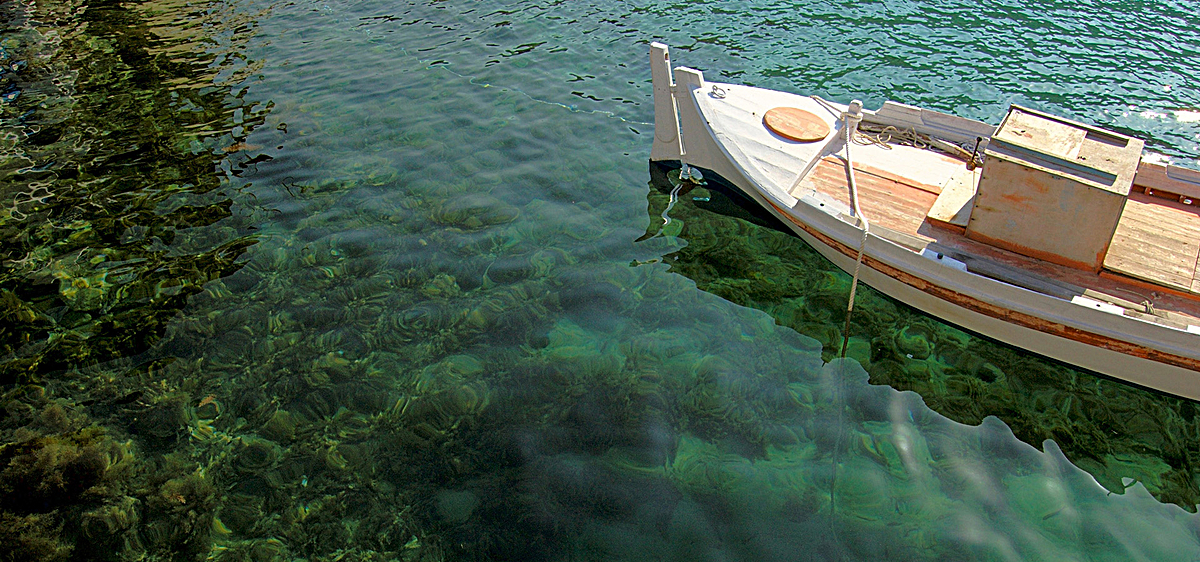 湖泊上的小船jpg素材-90设计