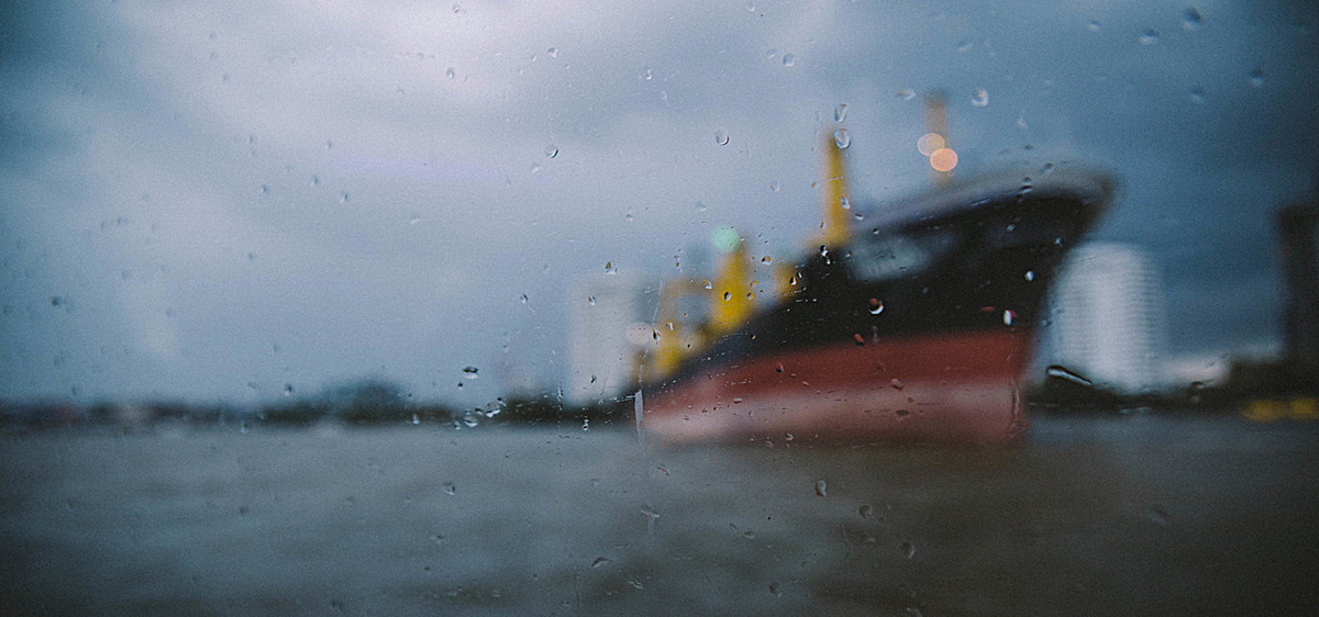雨滴朦胧背景图