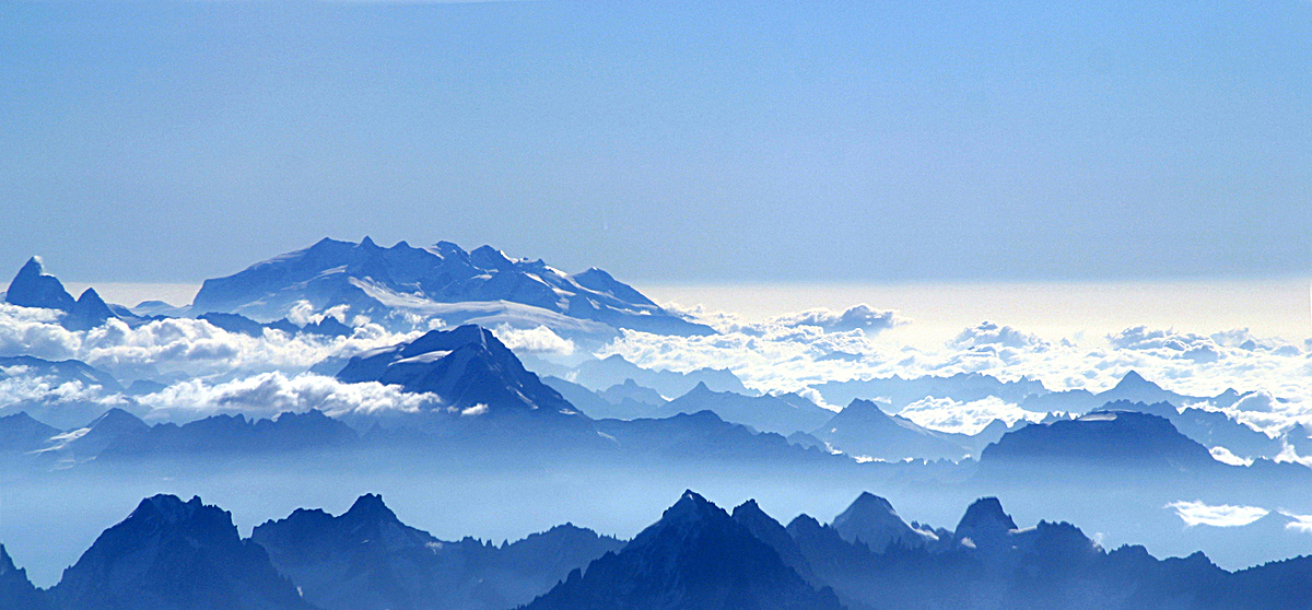 白色风景群山背景