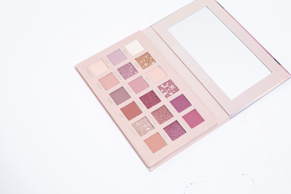 彩妆化妆品十八色眼影盘彩妆盘摄影图背景图片免费下载_海报banner\/psd