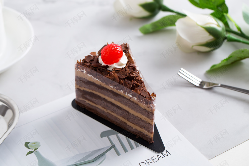 摄影图实物图西式甜点巧克力蛋糕5