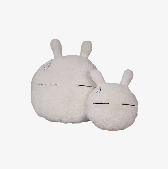 流着汗珠的兔子抱枕素材图片免费下载_高清产