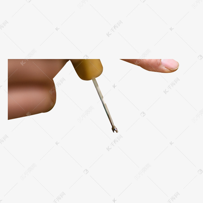 手拿维修工具螺丝刀