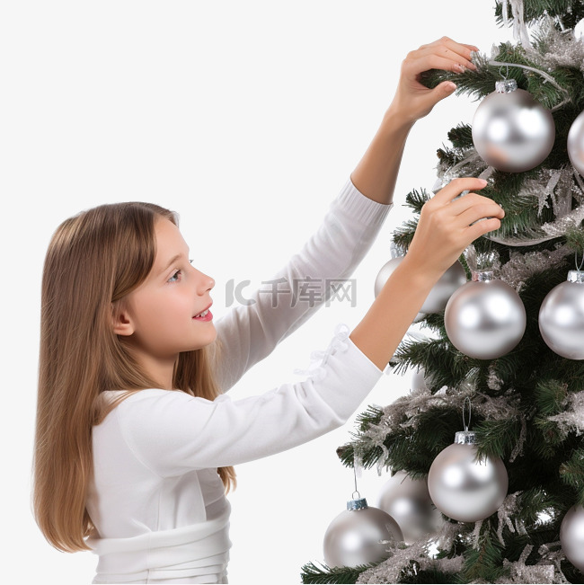 母亲和女儿在树上挂圣诞装饰品