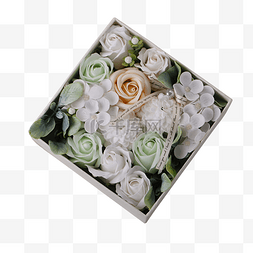鲜花爱心礼盒图片_情人节爱情爱意鲜花礼盒