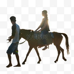 巴厘岛金巴兰海滩图片_金巴兰海滩骑马的游客