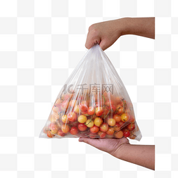 手和水晶樱桃透明袋子