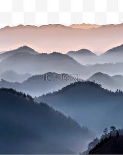 水墨中国风图片_山峰树木和云雾