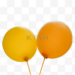 二个黄色的氢气球