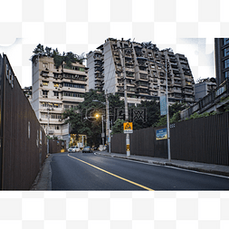 街道图片_山城城市街道夜晚建筑