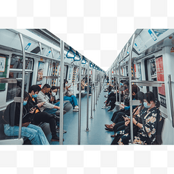 地铁戴口罩图片_深圳地铁疫情戴口罩的人人们
