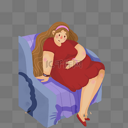 一个大肚子的女人坐在沙发上