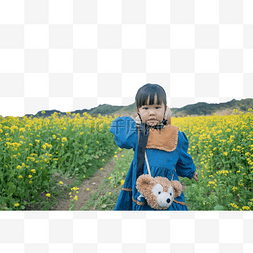 春天女孩小熊包乡下田野