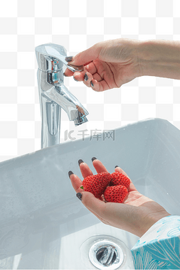 水洗草莓水果