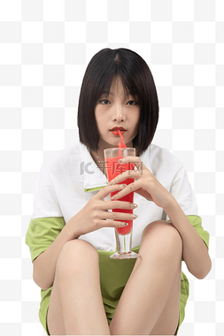 喝饮料的女孩图片_喝西瓜汁的女孩