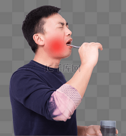 口腔疼痛图片_口腔溃疡男人刷牙牙疼
