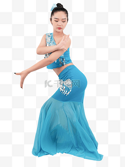 跳舞抠图图片_跳傣族舞的女孩摄影图