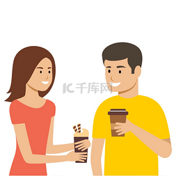 男人和女人拿着咖啡杯。