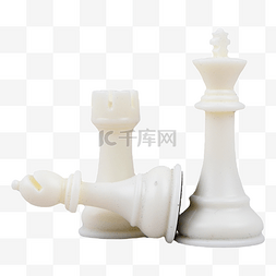 三个白色国际象棋棋子简洁