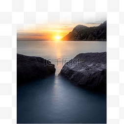 海浪图片_夕阳下的海面