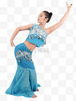 民族舞舞者图片_跳傣族舞女孩摄影图