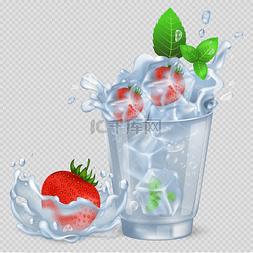 冷冻草莓和薄荷用水滴入玻璃杯中