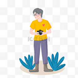 可爱摄影师拿着相机站在植物边拍