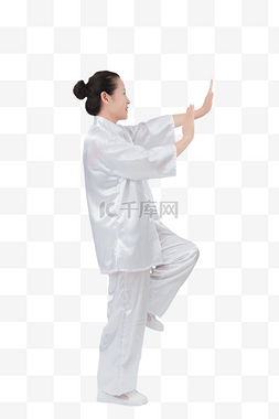 健身免抠摄影图片_老年人健身打太极拳