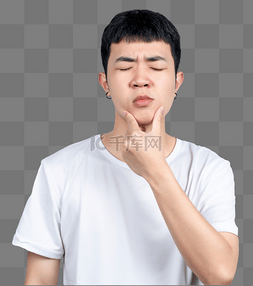 白色t恤图片_白色短袖青年男子牙痛动作展示