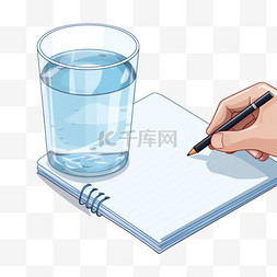 在一杯水旁边的记事本上写字的人