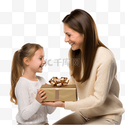 给孩子们的礼物图片_小女孩给她妈妈一个装有圣诞礼物
