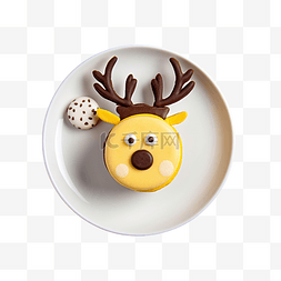 杯碟上有趣的圣诞巧克力驯鹿饼干