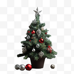 深色木桌上装饰着小圣诞树