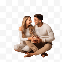 快乐的年轻夫妇坐在燃烧的壁炉旁