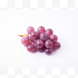 一串紫色的葡萄在白色背景中