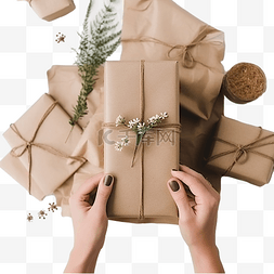 diy环保图片_圣诞概念女手包裹手工环保礼品盒