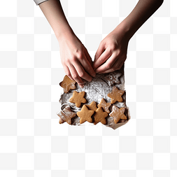 桌子上美食图片_用手放在旧桌子上制作圣诞姜巧克