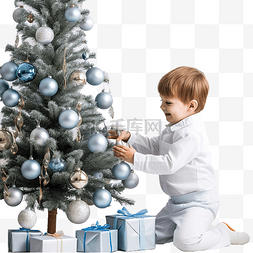 小男孩在客厅用蓝色球装饰圣诞树
