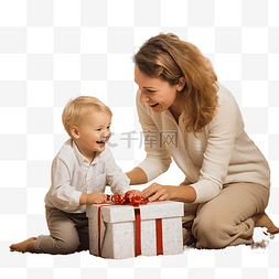 孩子在客厅玩耍图片_小男孩和他的母亲在客厅的圣诞树