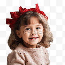 女性装饰小素材图片_装饰圣诞树附近可爱微笑小女孩的