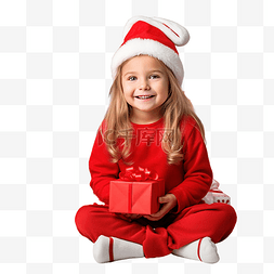 穿着红色睡衣的小女孩坐在圣诞树