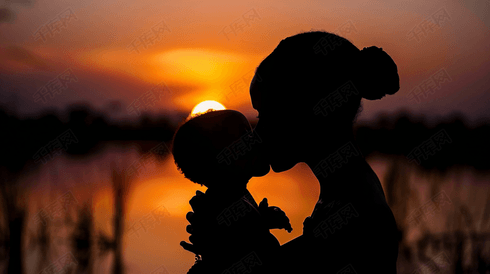 夕阳中妈妈抱着婴儿摄影15