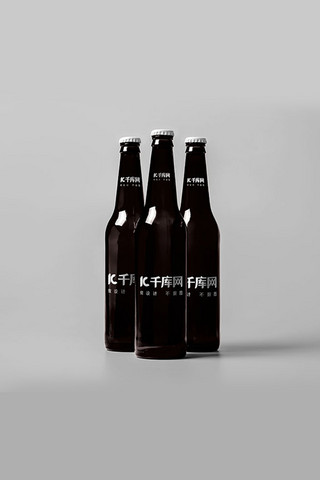 相框黑白三个海报模板_三个啤酒瓶展示样机