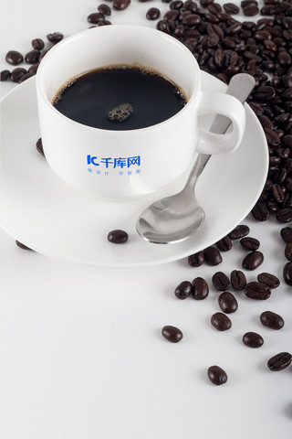 简洁咖啡杯海报模板_创意简洁白色咖啡杯样机